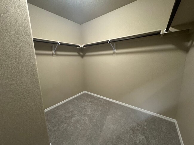 Building Photo - Living by the Lake! 3 bed, 2.5 bath, 3 car...