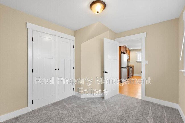 Building Photo - 26616 NE Valley St