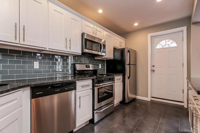 Building Photo - 21 Dewey Pl