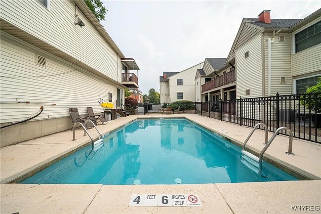 Building Photo - 770 W Ferry St