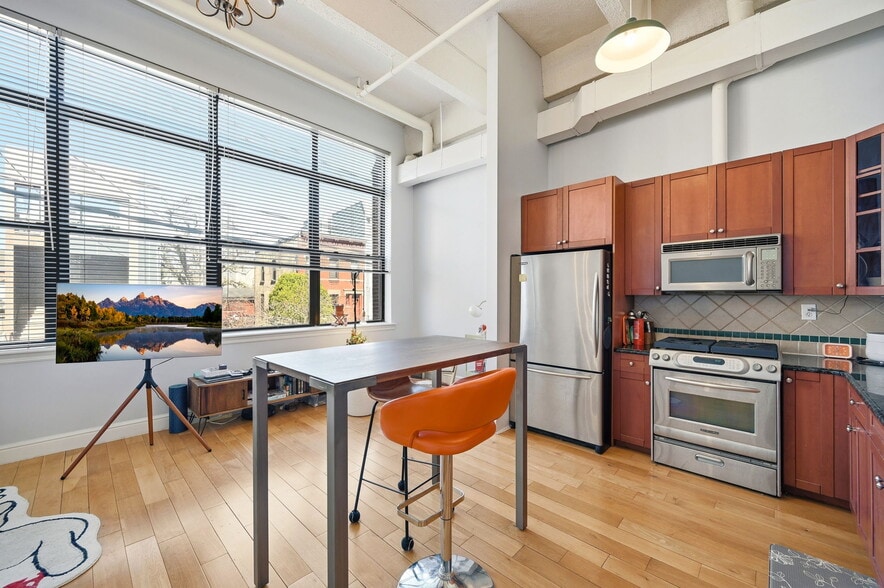 Building Photo - 300 COMMUNIPAW Ave