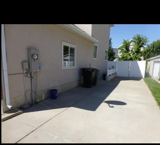 Building Photo - 48 W 950 S
