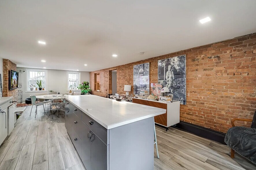Building Photo - 266 3rd St
