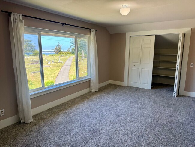 Building Photo - Charming Craftsman in Bandon Heights | 3 Bed / 2 Bath | Ocean & River Views