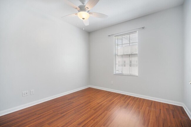 Building Photo - 329 Legare Ct