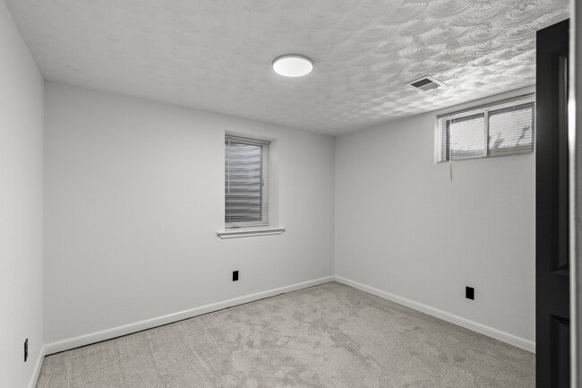 Building Photo - 36839 Gaylin Ave