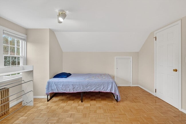 Building Photo - 13 Pleasant St