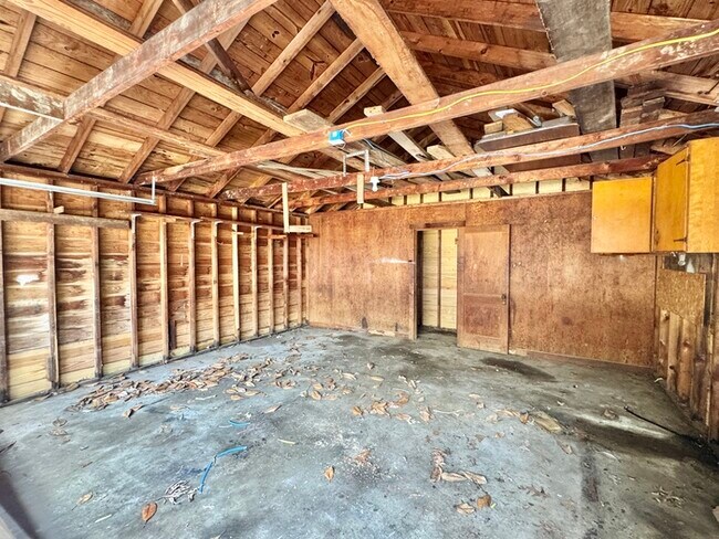 Building Photo - 2932 E Glengarry Rd