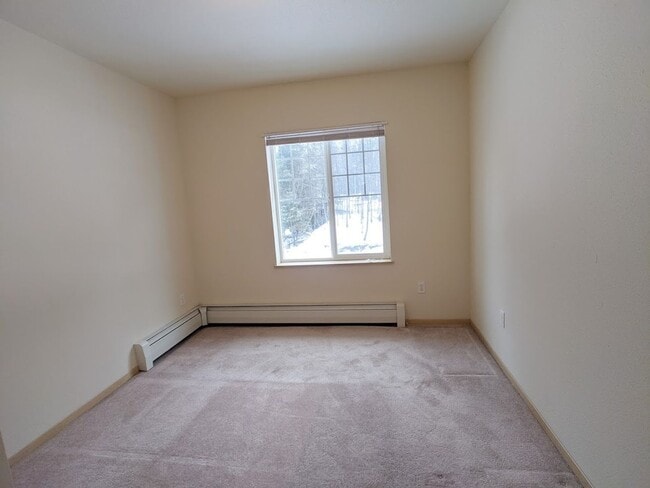 Building Photo - Townhouse, 2BD/1.5BA Condo, Radiant Heat Floors Incl Garage