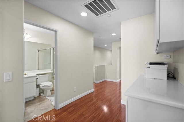 Building Photo - 18 Moonstone