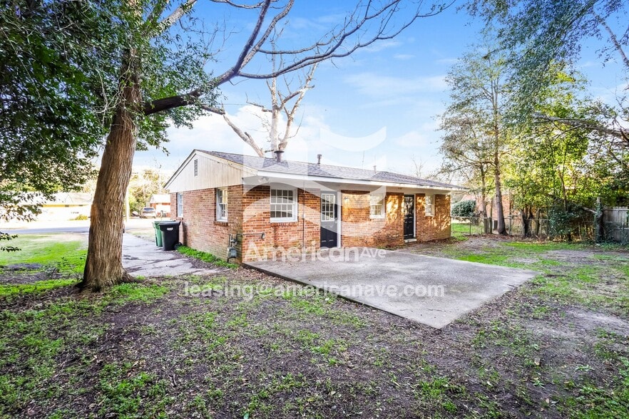 Building Photo - 4784 Gardiner Dr