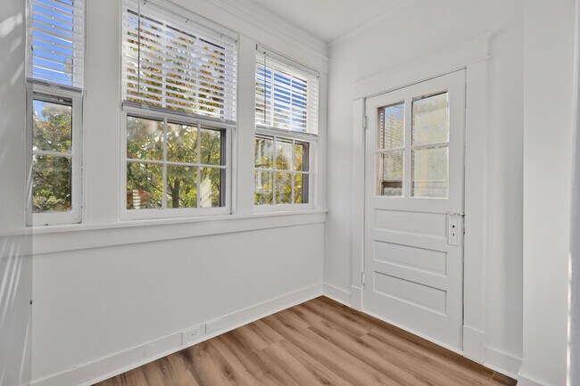 Building Photo - 1711 Primrose Ave