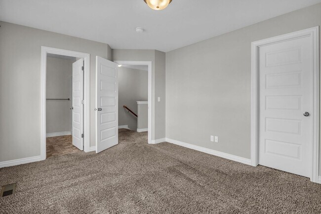 Building Photo - Spacious 4BR End-Unit Townhome | Low-Maintenance HOA Living