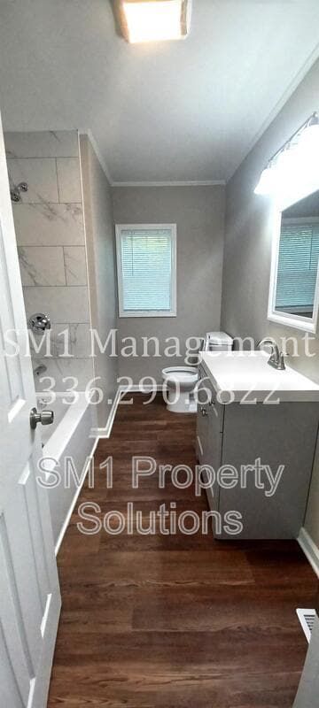 Building Photo - 404 Grand St