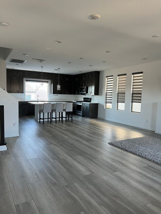 Building Photo - Stylish 3-Story Home with Rooftop Deck & B...