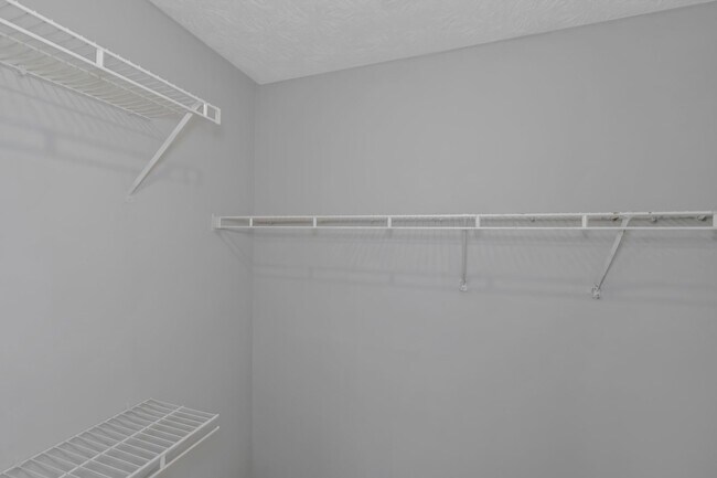 Building Photo - Spacious Home in Prime Location
