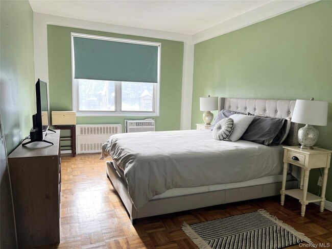 Building Photo - 10 Lake St