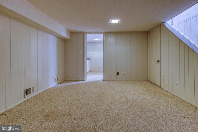 Building Photo - 4638 30th Rd S