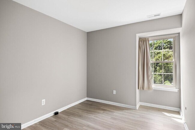 Building Photo - 319 Tavistock Rd