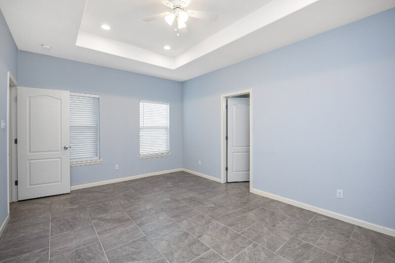 Building Photo - 1650 Clare Dr