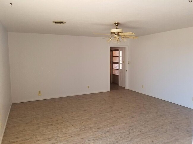 Building Photo - 8902 E County Rd 7700
