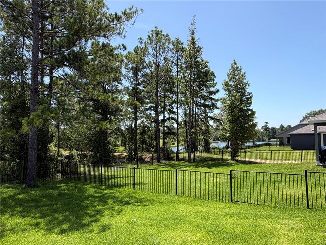Building Photo - 533 Shoreview Dr