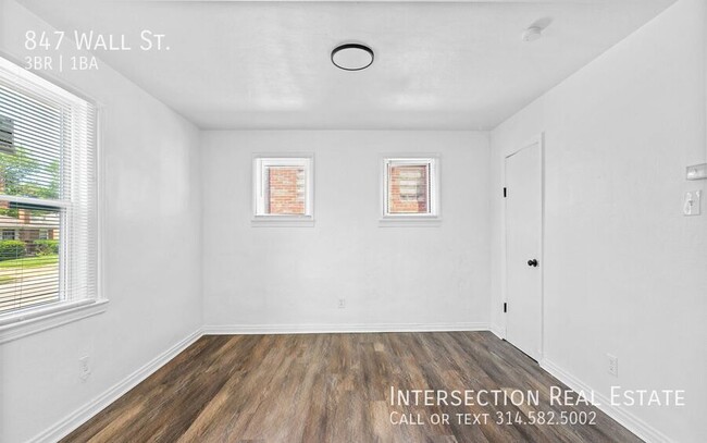 Building Photo - Section 8 Approved - Spacious 3 Bed/1Bath ...