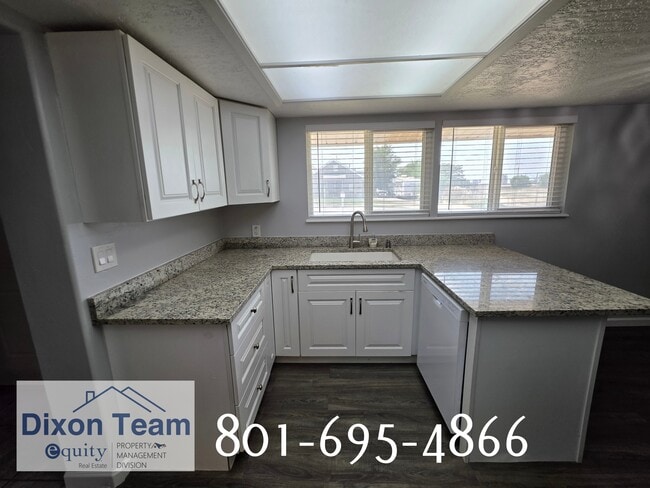 Building Photo - 44 E 150 N