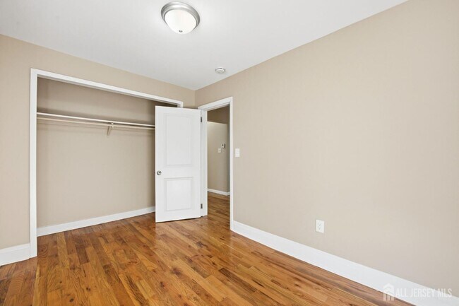 Building Photo - 164 S Ridgewood Rd