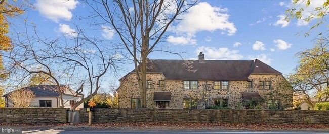 Building Photo - 767 Newtown Rd