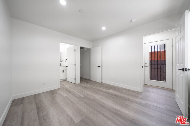 Building Photo - 4110 Normandie Ave
