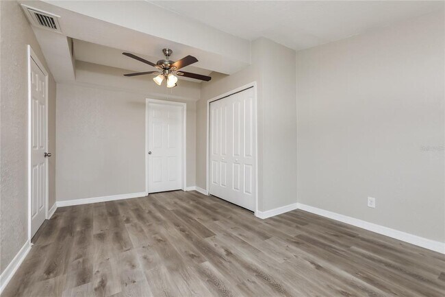 Building Photo - 2428 S Maple Ave