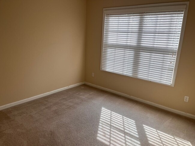 Building Photo - Lovely 3 Bedroom 2.5 Bath Townhouse in Raleigh!