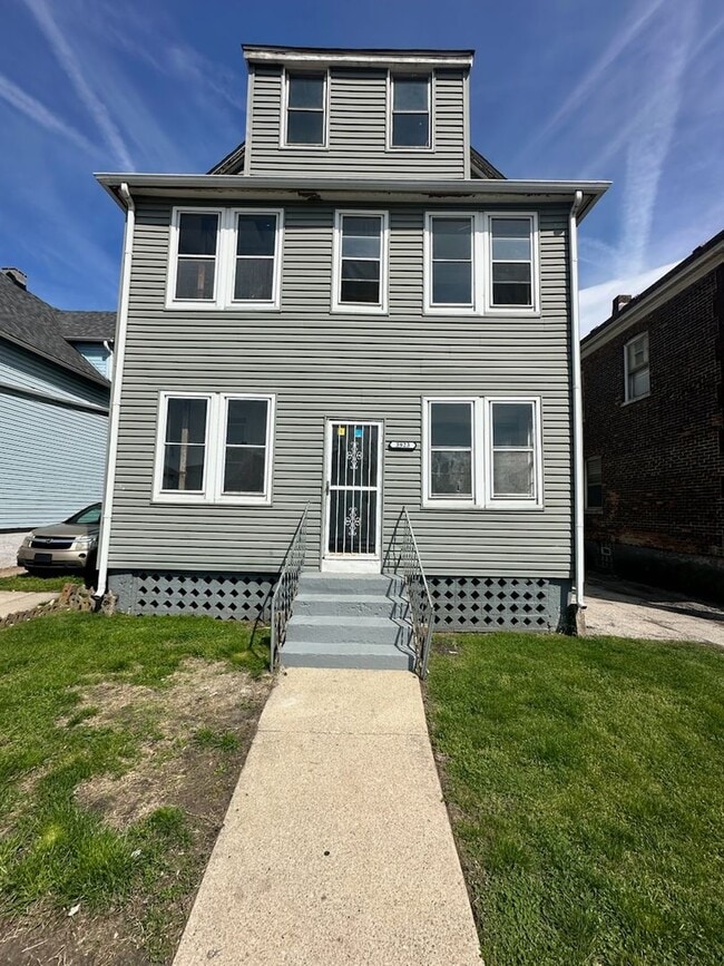 Building Photo - 2 Bedroom Apartment in East Chicago