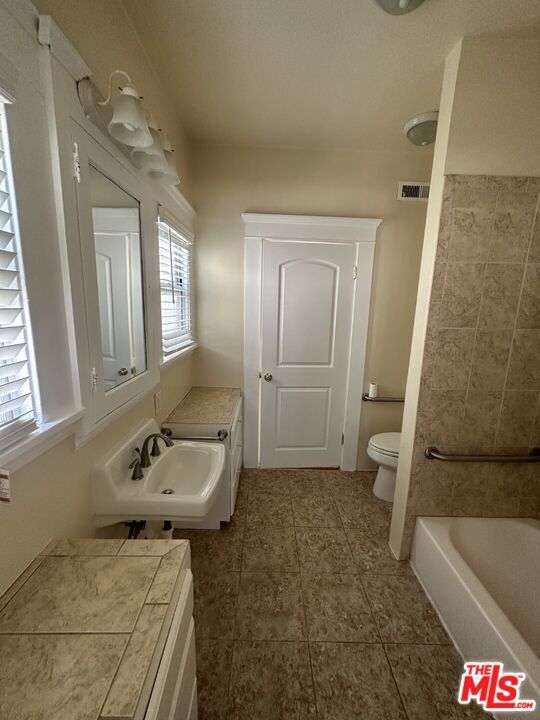 Building Photo - 1404 S St Andrews Pl