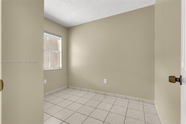 Building Photo - 6263 SW 139th Ave