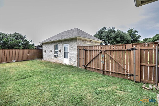 Building Photo - 4725 Stone Oak Dr