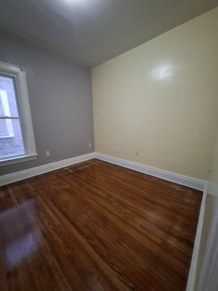 Building Photo - 31 Auchinvole Ave