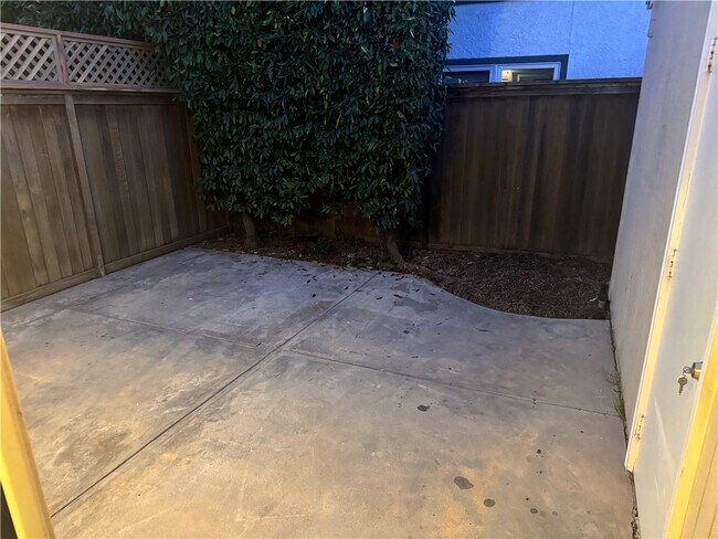 Building Photo - 621 Larkspur Ave