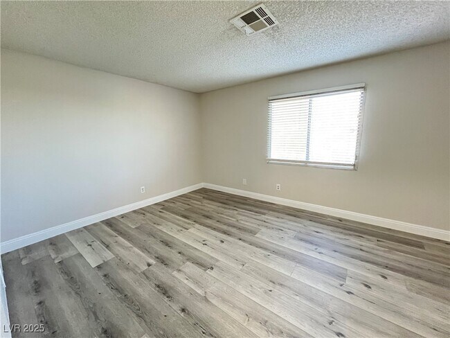 Building Photo - 1009 Willow Tree Dr