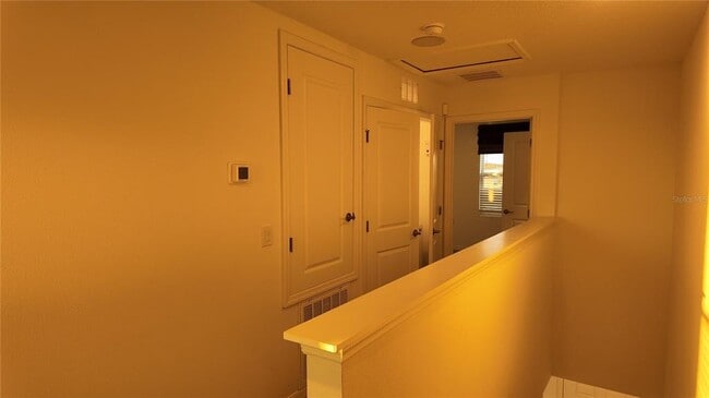 Building Photo - 2004 Viewfinder St