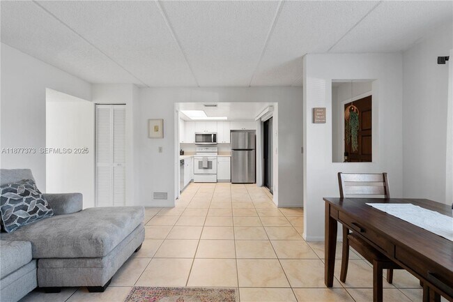 Building Photo - 1145 N Shannon Ave