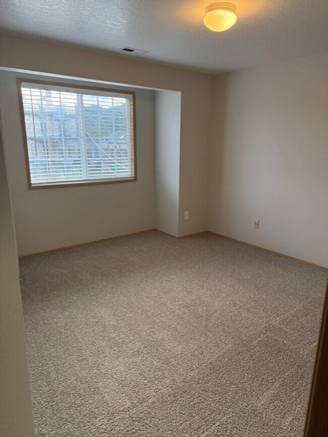 Building Photo - 1091000