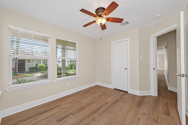Building Photo - 21090 Alden's Oak