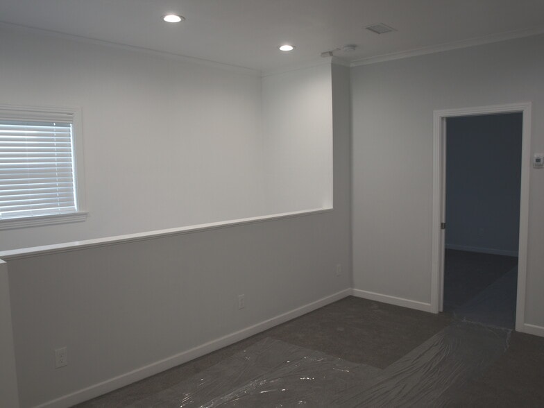 Family room view1 - 4242 Montair Ave