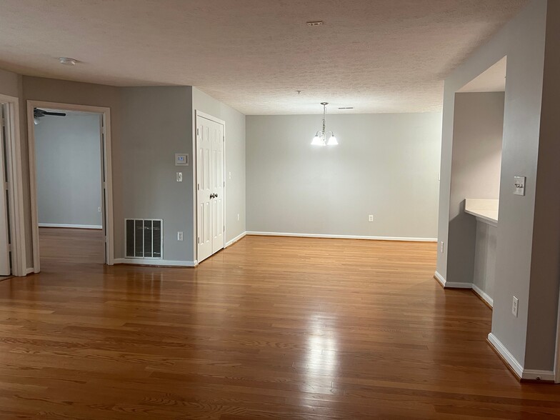 Building Photo - 3704 Excalibur Ct