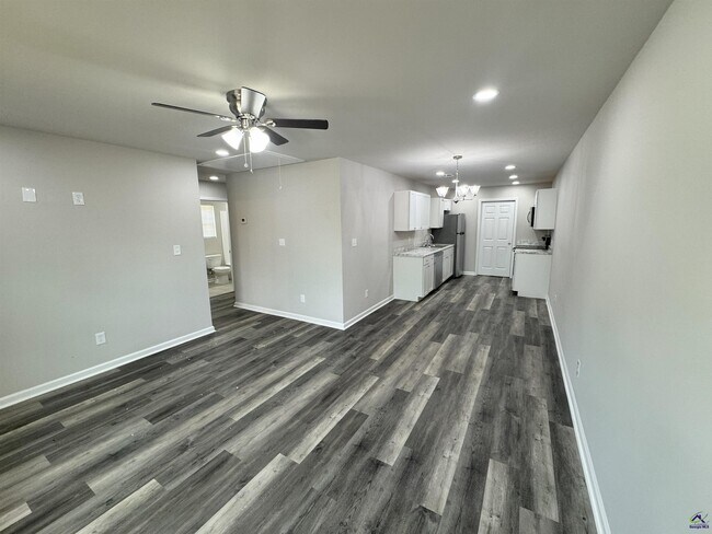 Building Photo - 507 Young Ave