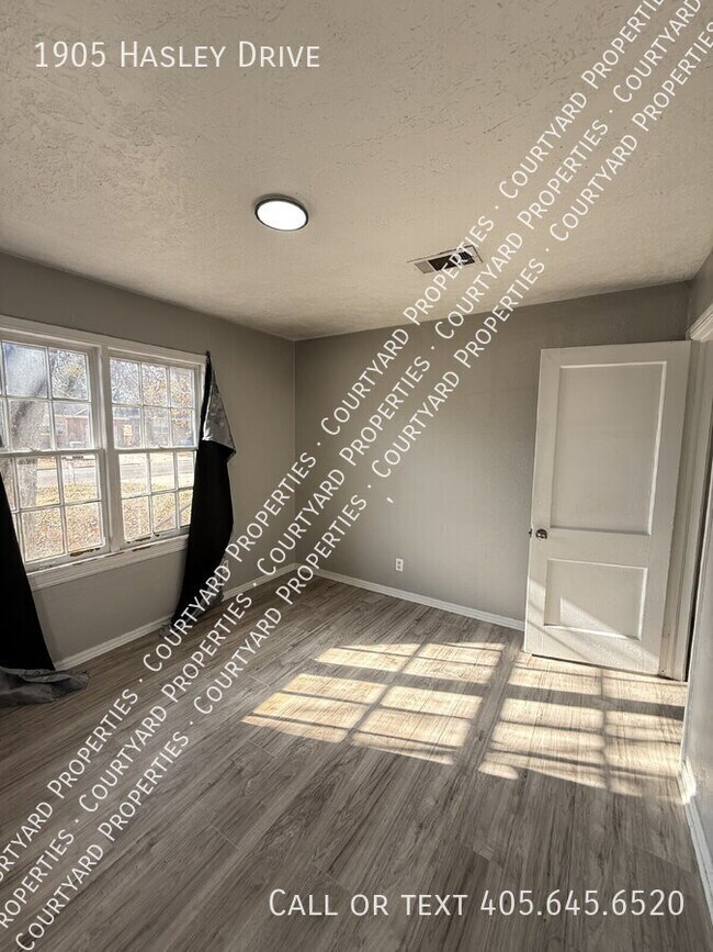 Building Photo - 1905 Hasley Dr