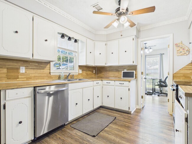Building Photo - 1332 Autumnridge Dr