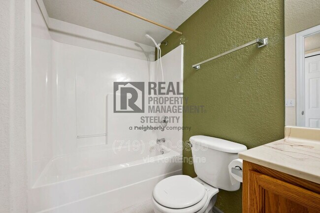 Building Photo - 1014 Pinecrest Dr